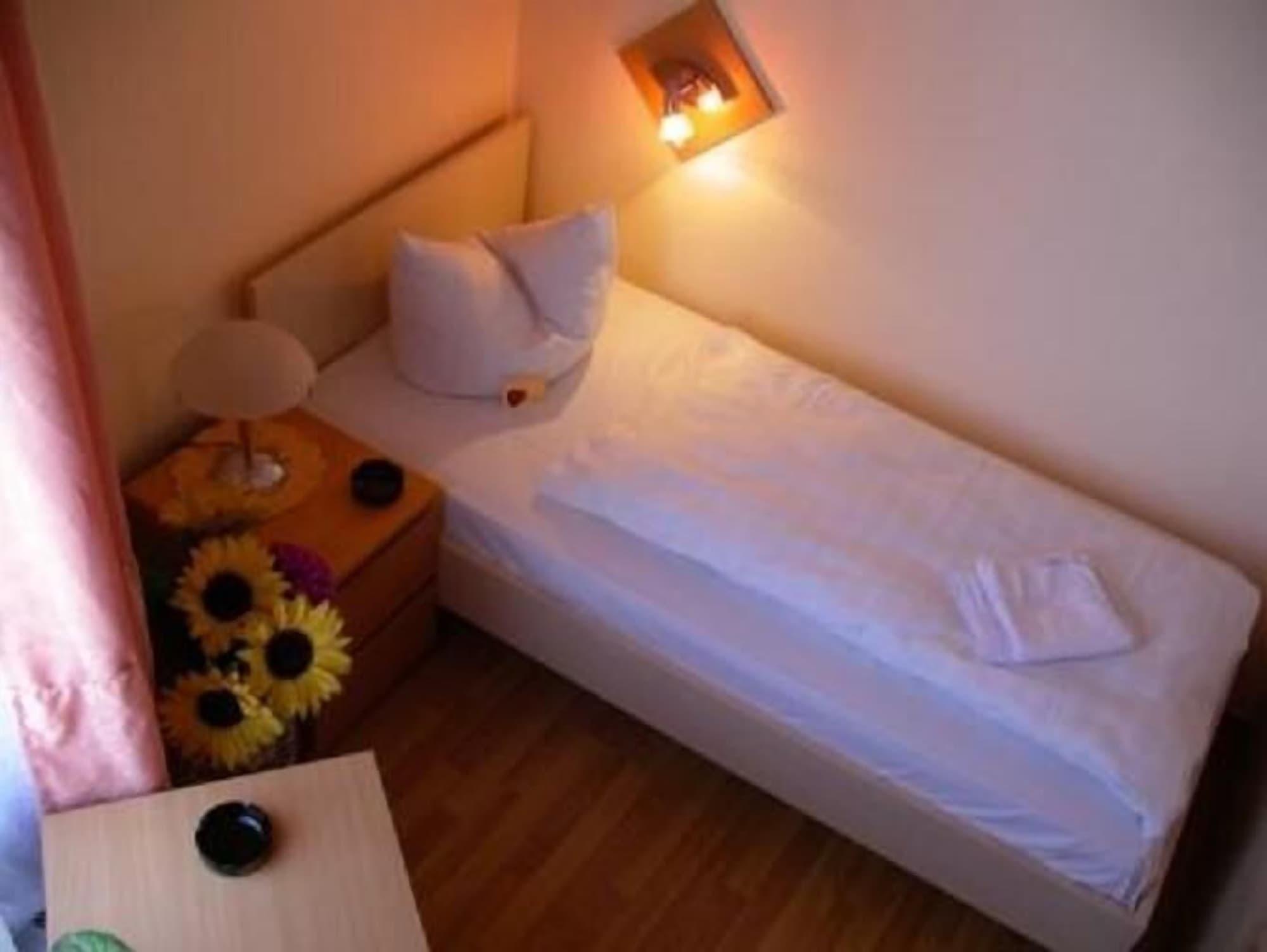 Hotel Garni Djaran Offenbach am Main Esterno foto