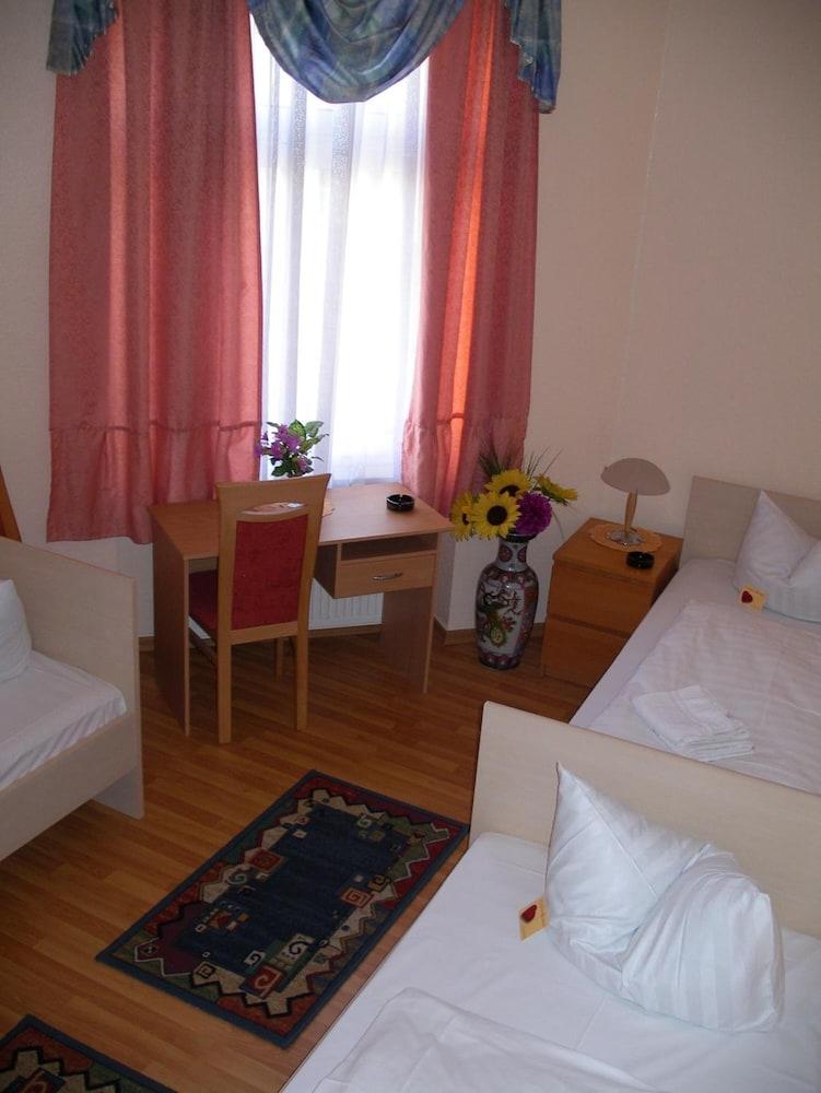 Hotel Garni Djaran Offenbach am Main Esterno foto